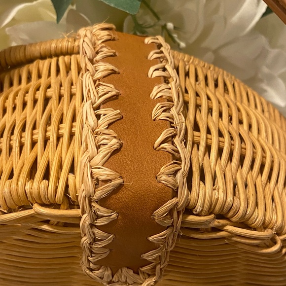 Round Woven Tan Crossbody Bag - Picture 4 of 11